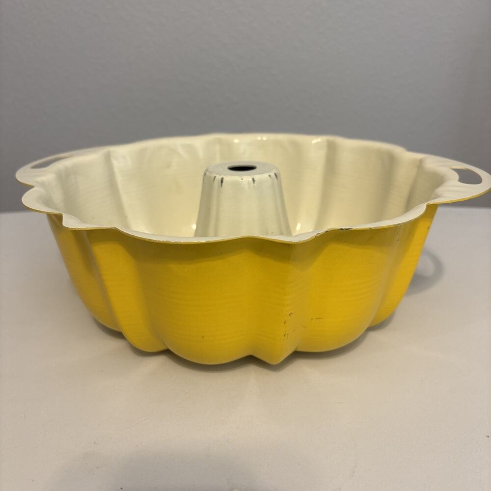 Vintage Bundt Cake Pan Yellow Retro Ombre 70s NordicWare Fluted Tube